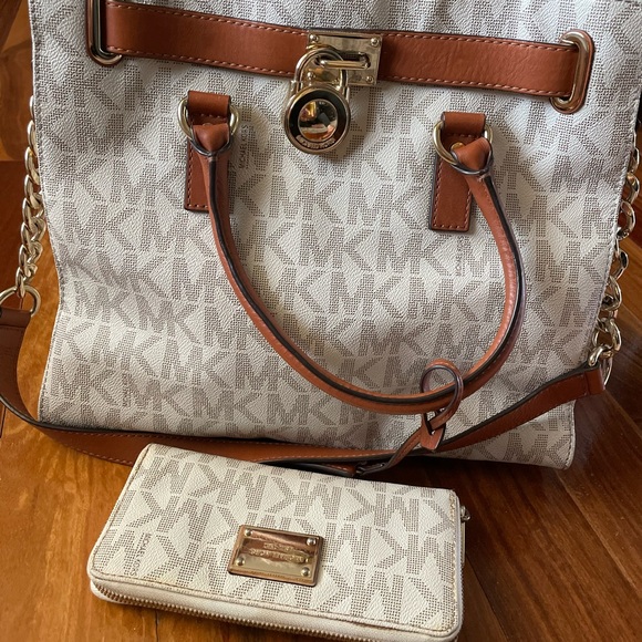 Michael Kors White Hamilton Wallet - Picture 5 of 5